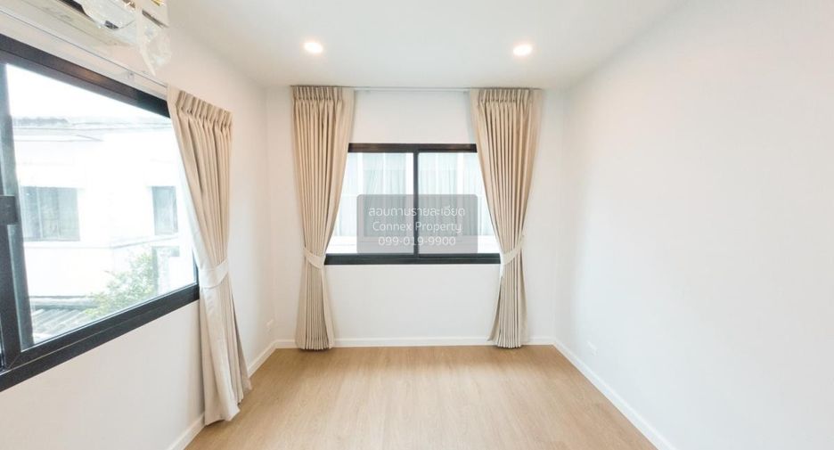 For sale 3 bedrooms house in Bang Kapi, Bangkok