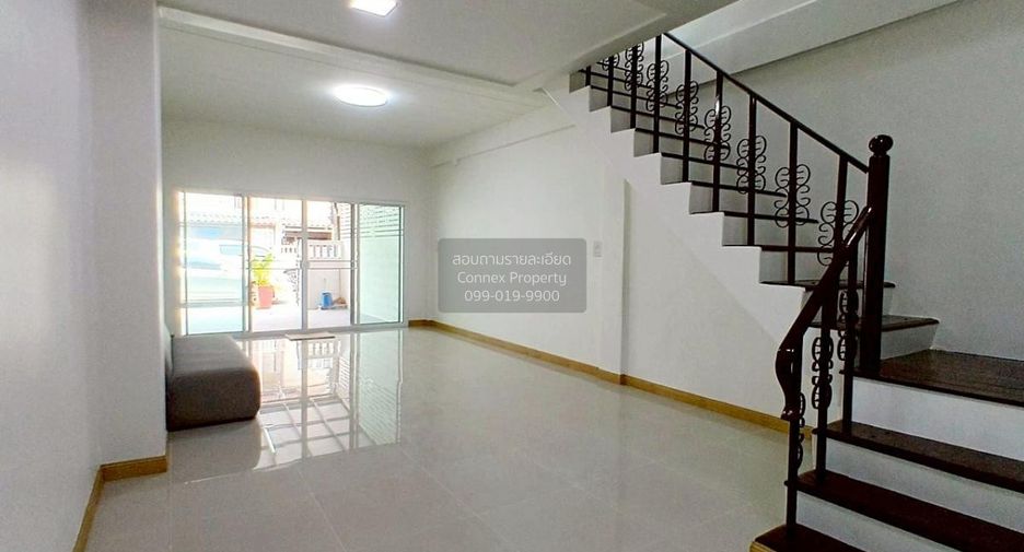 For sale 3 bedrooms townhouse in Bang Khun Thian, Bangkok
