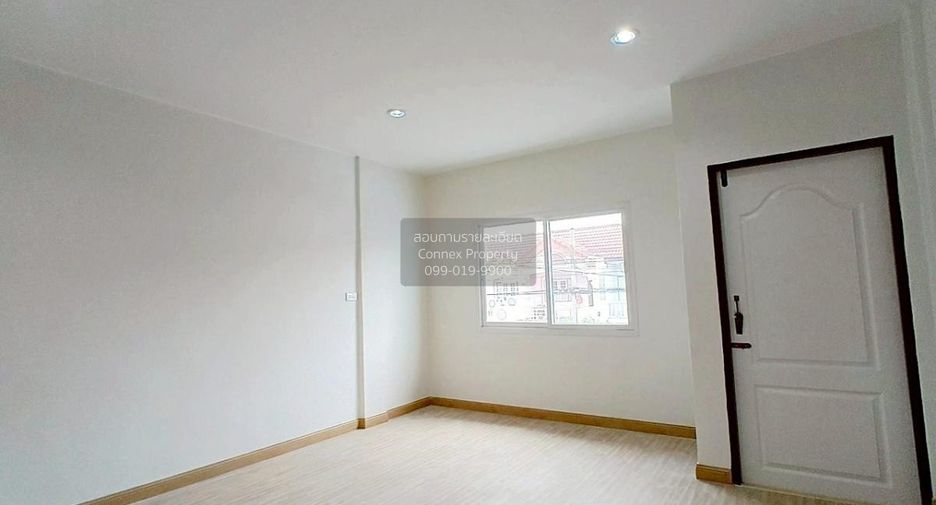 For sale 3 bedrooms townhouse in Bang Khun Thian, Bangkok