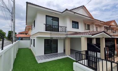 Casa adosada en venta de 3 habitaciones en Bang Yai, Nonthaburi