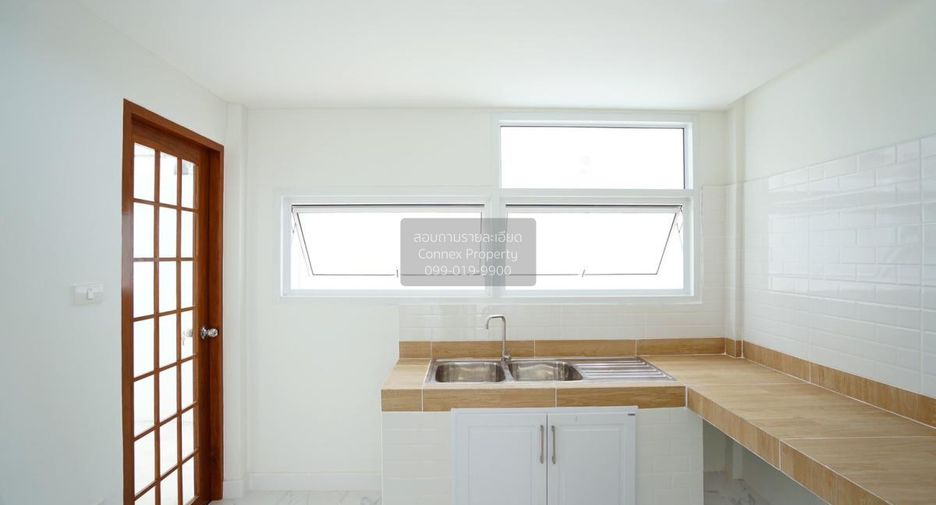 For sale 3 ベッドルーム townhouse in Bang Kruai, Nonthaburi