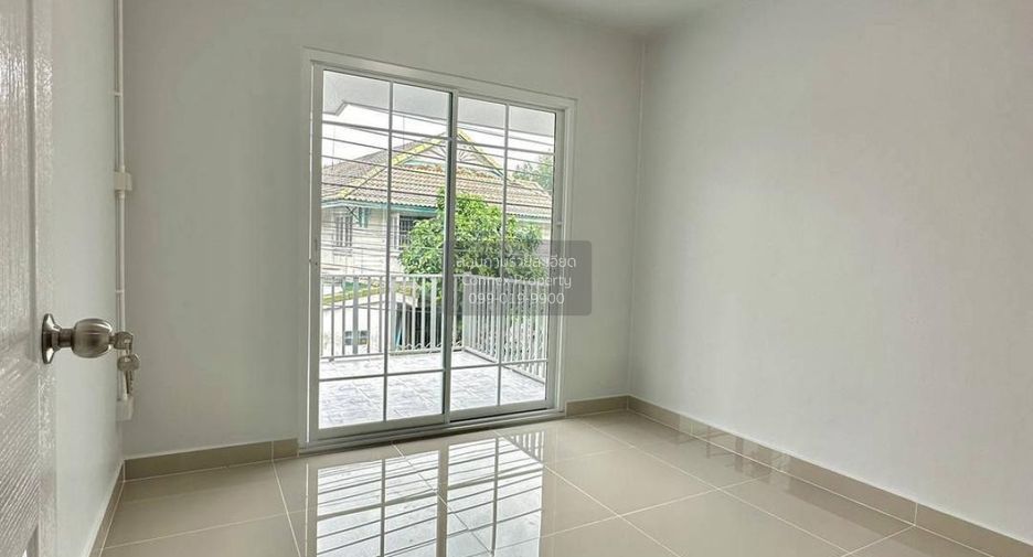Casa adosada en venta de 3 habitaciones en Bang Yai, Nonthaburi