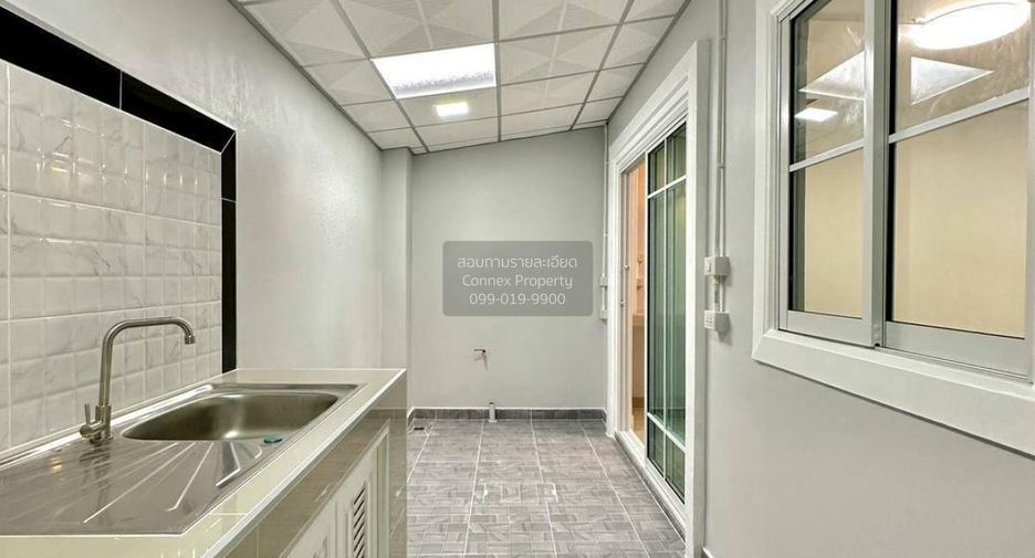 Casa adosada en venta de 3 habitaciones en Bang Yai, Nonthaburi
