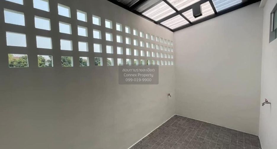 For sale 2 bedrooms townhouse in Khlong Sam Wa, Bangkok