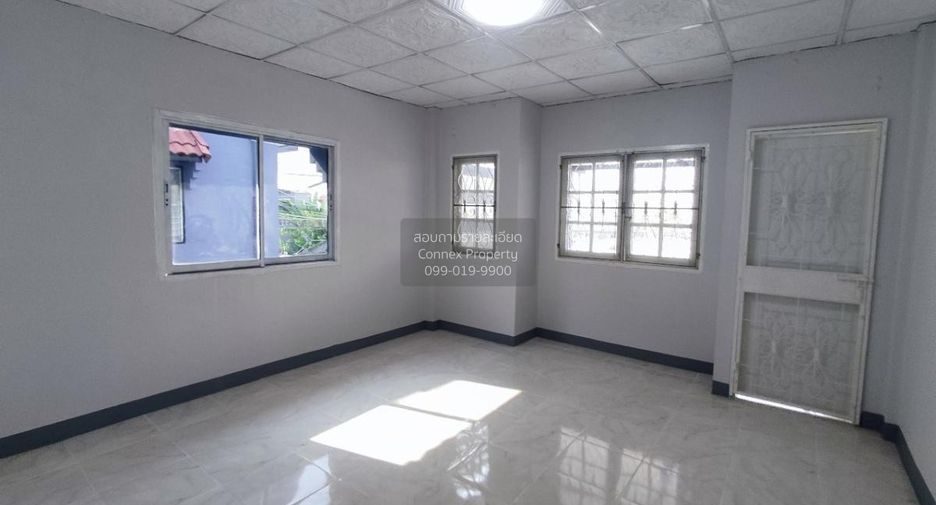 Casa adosada en venta de 2 habitaciones en Lam Luk Ka, Pathum Thani