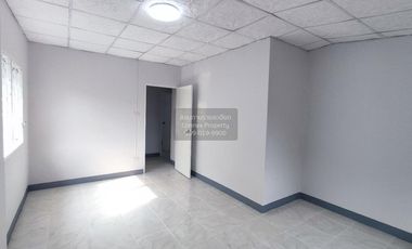 Casa adosada en venta de 2 habitaciones en Lam Luk Ka, Pathum Thani