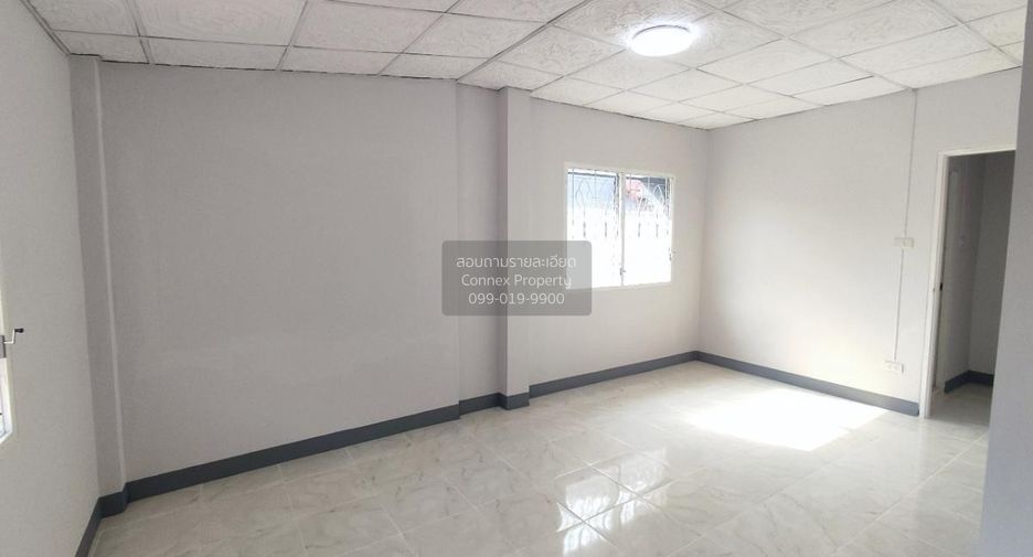 Casa adosada en venta de 2 habitaciones en Lam Luk Ka, Pathum Thani