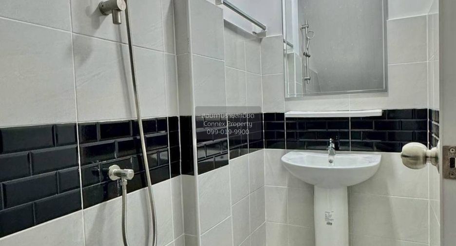 For sale 2 bedrooms townhouse in Pak Kret, Nonthaburi