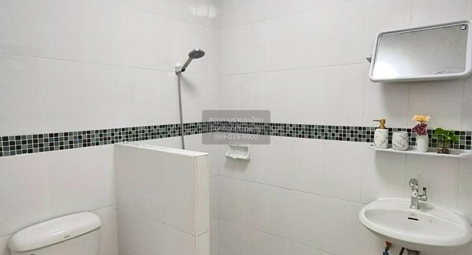 For sale 3 ベッドルーム townhouse in Lat Krabang, Bangkok