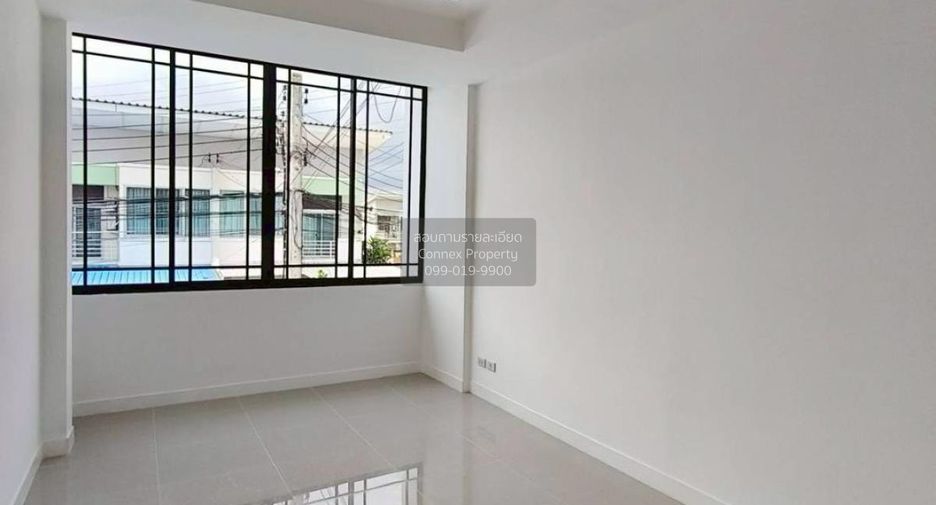 For sale 3 ベッドルーム townhouse in Lat Krabang, Bangkok