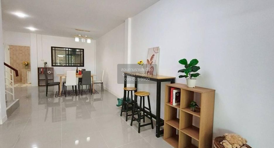 For sale 3 ベッドルーム townhouse in Lat Krabang, Bangkok