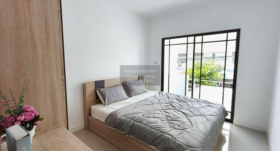 For sale 3 ベッドルーム townhouse in Lat Krabang, Bangkok