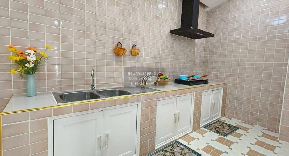 For sale 3 ベッドルーム townhouse in Lat Krabang, Bangkok