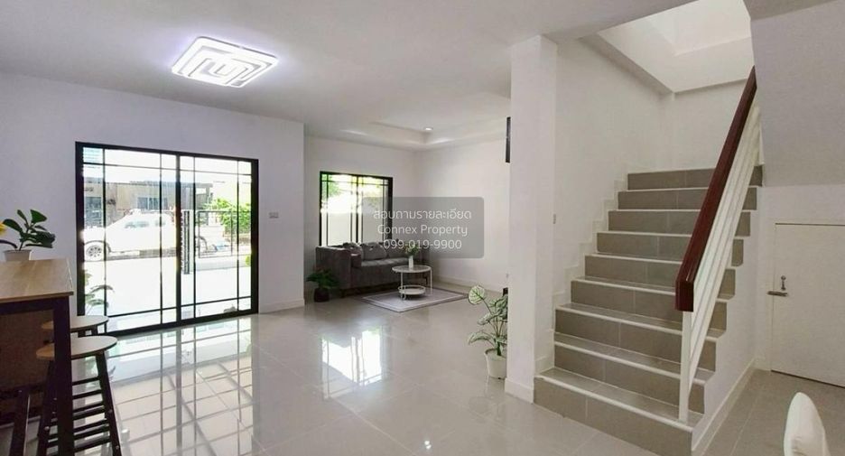 For sale 3 ベッドルーム townhouse in Lat Krabang, Bangkok