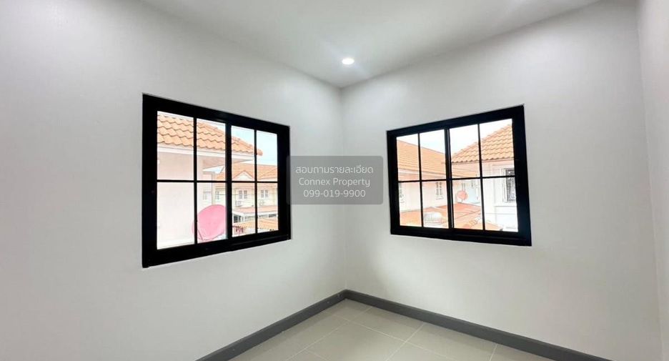 Casa adosada en venta de 3 habitaciones en Bang Yai, Nonthaburi