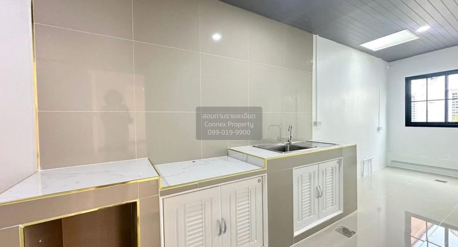 Casa adosada en venta de 3 habitaciones en Bang Yai, Nonthaburi