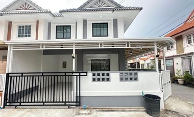 Casa adosada en venta de 3 habitaciones en Bang Yai, Nonthaburi