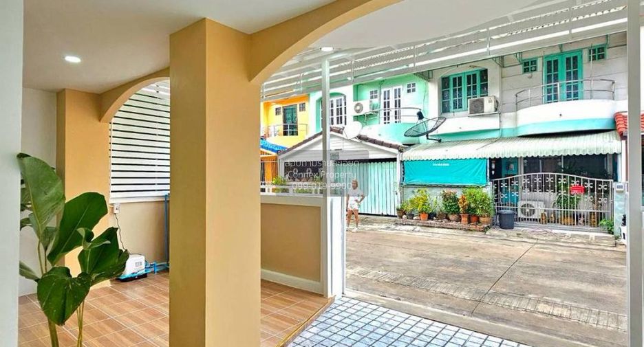 Casa adosada en venta de 5 habitaciones en Bang Bua Thong, Nonthaburi