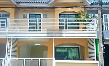 Casa adosada en venta de 5 habitaciones en Bang Bua Thong, Nonthaburi