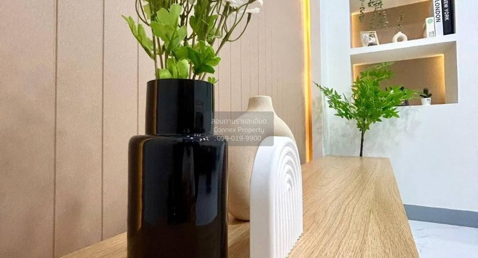 For sale 5 bedrooms townhouse in Nong Khaem, Bangkok