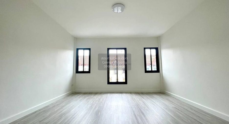 For sale 5 bedrooms townhouse in Nong Khaem, Bangkok