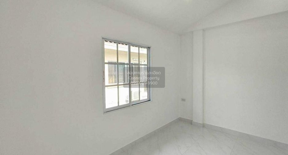 Casa adosada en venta de 2 habitaciones en Lat Krabang, Bangkok
