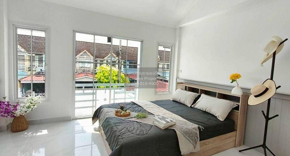 Casa adosada en venta de 2 habitaciones en Lat Krabang, Bangkok