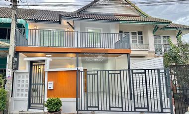 Casa adosada en venta de 3 habitaciones en Bang Yai, Nonthaburi