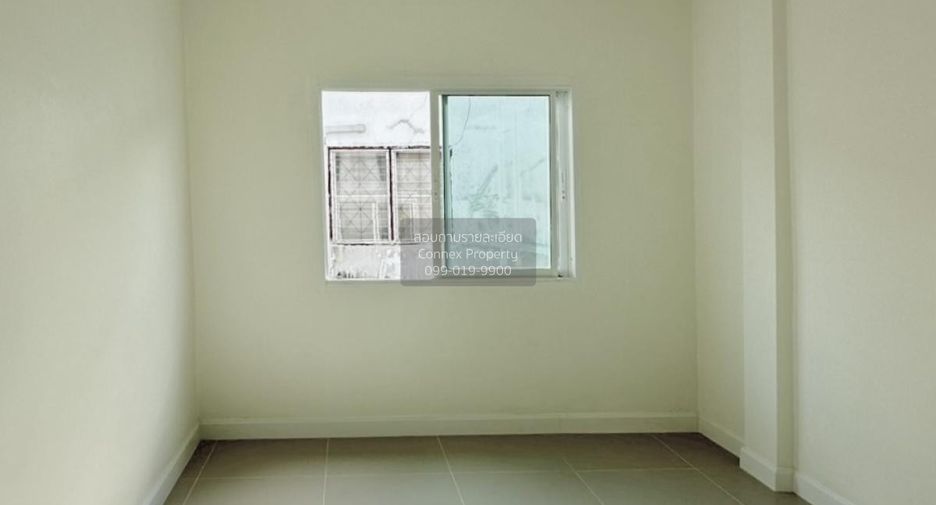 Casa adosada en venta de 2 habitaciones en Lam Luk Ka, Pathum Thani