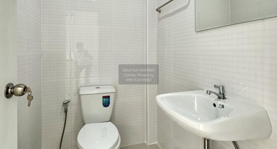 Casa adosada en venta de 2 habitaciones en Lam Luk Ka, Pathum Thani