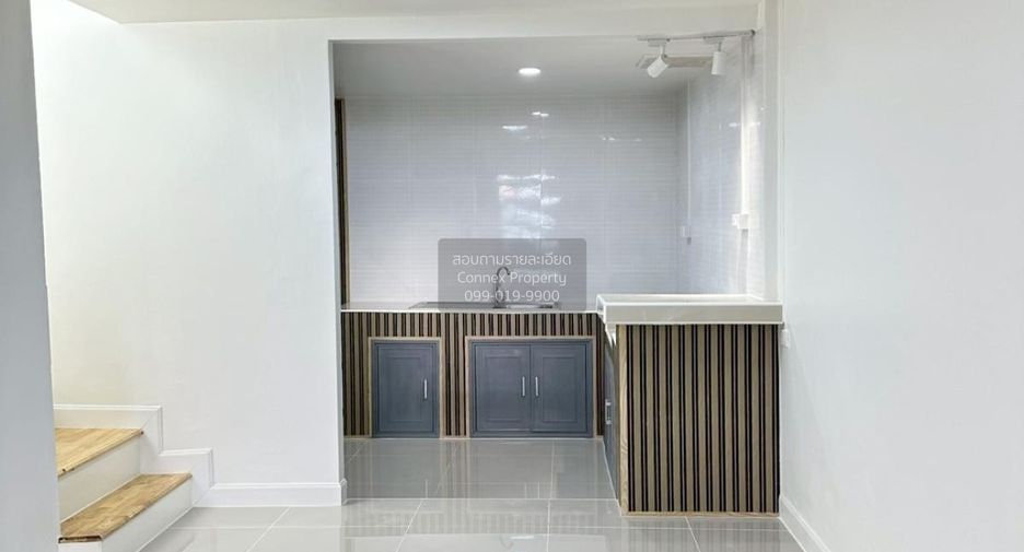 Casa adosada en venta de 2 habitaciones en Lam Luk Ka, Pathum Thani