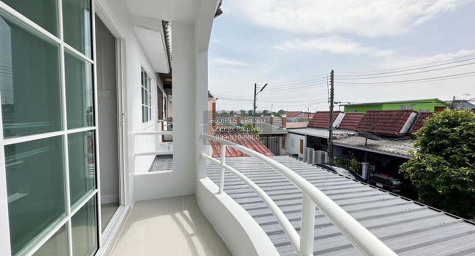 Casa adosada en venta de 3 habitaciones en Thanyaburi, Pathum Thani