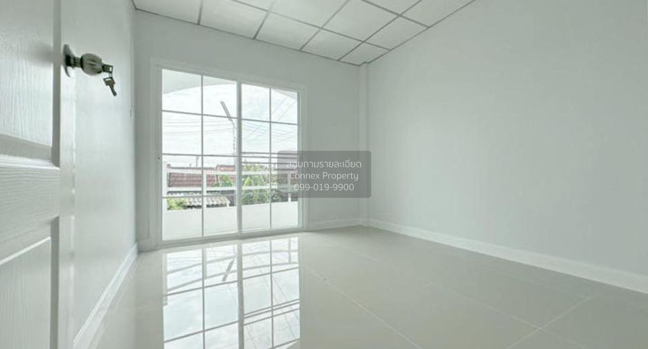 Casa adosada en venta de 3 habitaciones en Thanyaburi, Pathum Thani