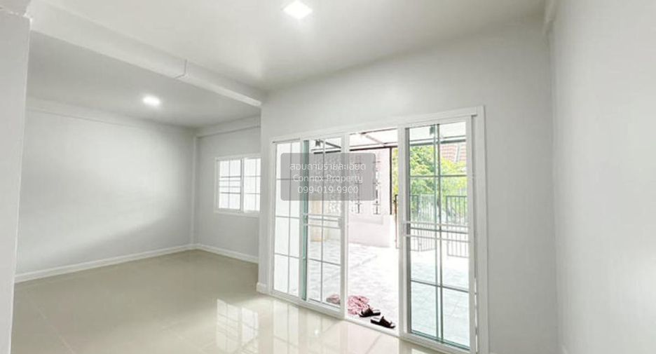 Casa adosada en venta de 3 habitaciones en Thanyaburi, Pathum Thani