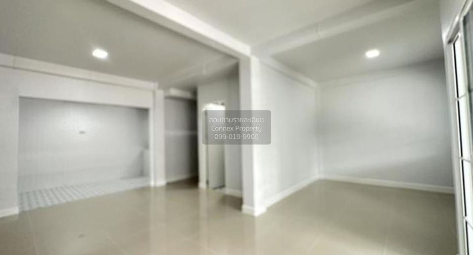 Casa adosada en venta de 3 habitaciones en Thanyaburi, Pathum Thani