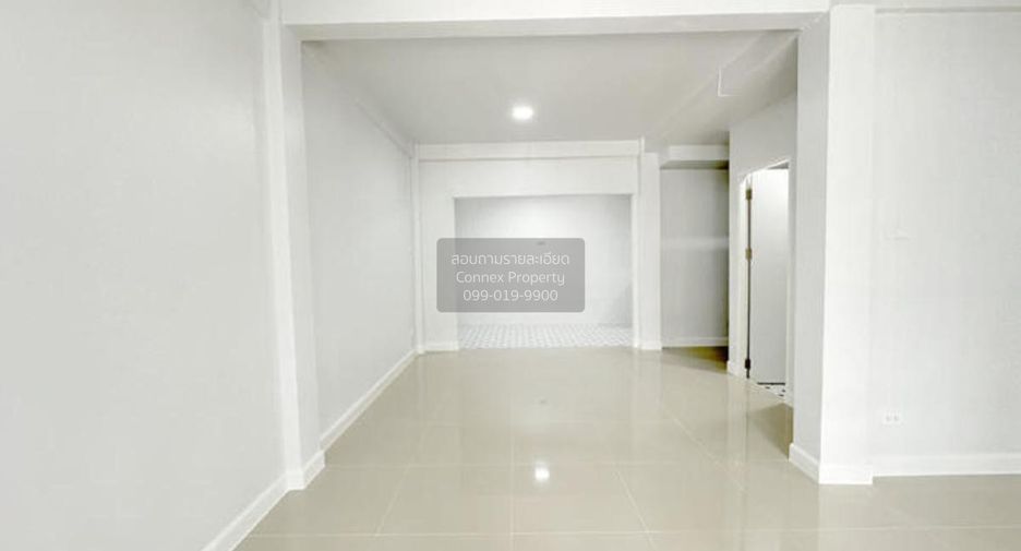 Casa adosada en venta de 3 habitaciones en Thanyaburi, Pathum Thani
