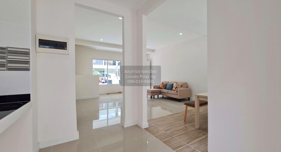 For sale 3 bedrooms townhouse in Mueang Pathum Thani, Pathum Thani
