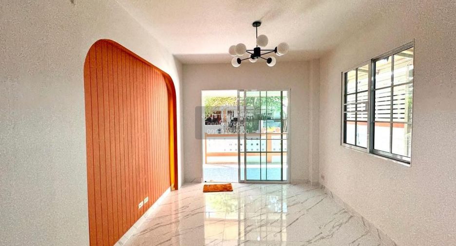 For sale 3 bedrooms townhouse in Lam Luk Ka, Pathum Thani