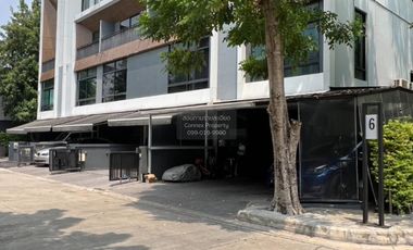 À vendre 3 chambres maison de ville à Yan Nawa, Bangkok