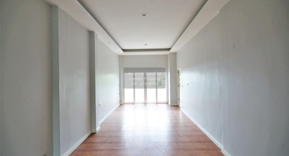Casa adosada en venta de 4 habitaciones en Bang Kapi, Bangkok