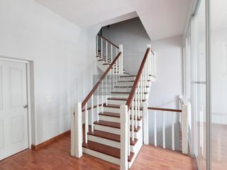 Casa adosada en venta de 4 habitaciones en Bang Kapi, Bangkok