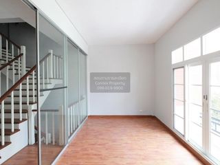 Casa adosada en venta de 4 habitaciones en Bang Kapi, Bangkok