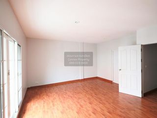 Casa adosada en venta de 4 habitaciones en Bang Kapi, Bangkok