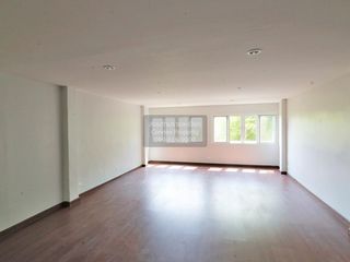 Casa adosada en venta de 4 habitaciones en Bang Kapi, Bangkok