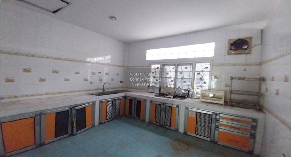 For sale 3 bedrooms townhouse in Thung Khru, Bangkok