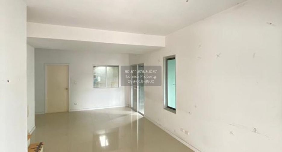 Casa adosada en venta de 3 habitaciones en Khlong Luang, Pathum Thani
