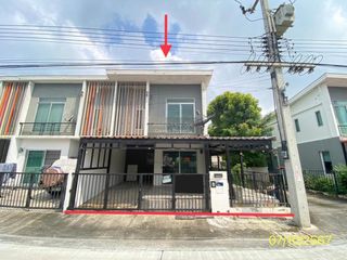Casa adosada en venta de 3 habitaciones en Khlong Luang, Pathum Thani