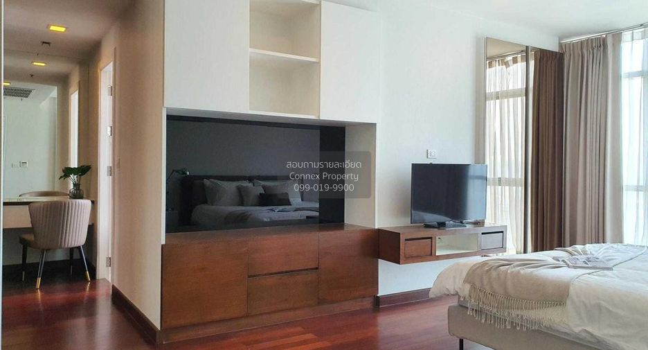 For sale 3 bedrooms condo in Khlong Toei, Bangkok
