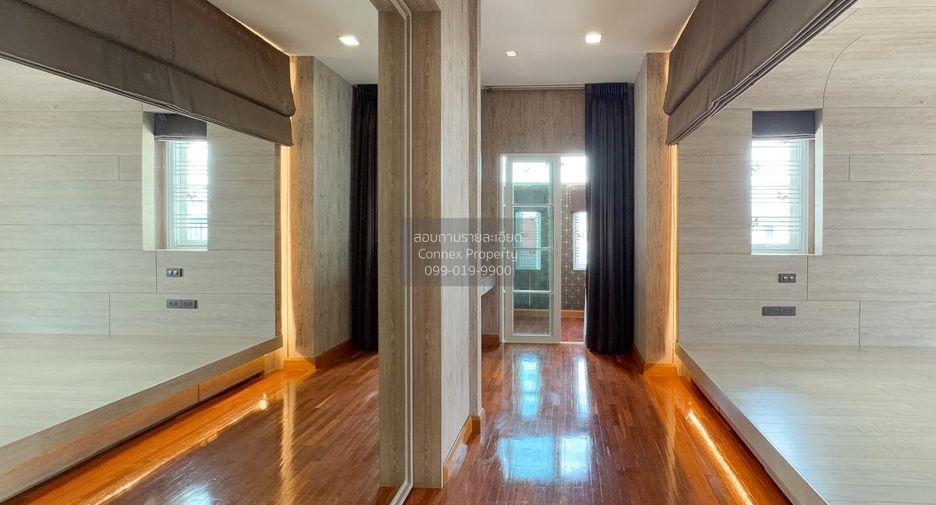 For sale 4 bedrooms house in Bang Na, Bangkok