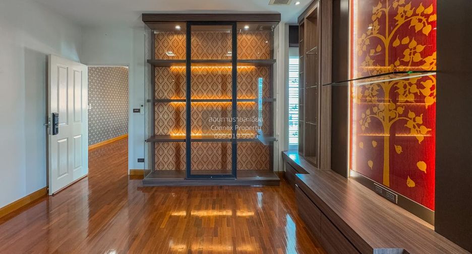 For sale 4 bedrooms house in Bang Na, Bangkok